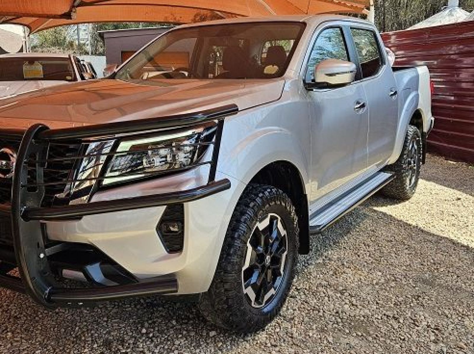 Used Nissan Navara DDTi LE Plus  for sale in Windhoek, Namibia